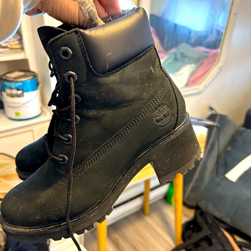 Women’s black timberlands